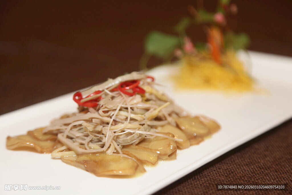 凉拌豆皮金针菇美食