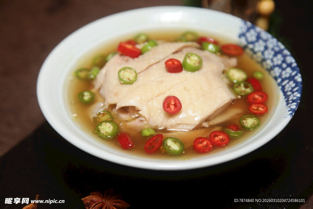 鸡汤豌豆枸杞养生佳肴