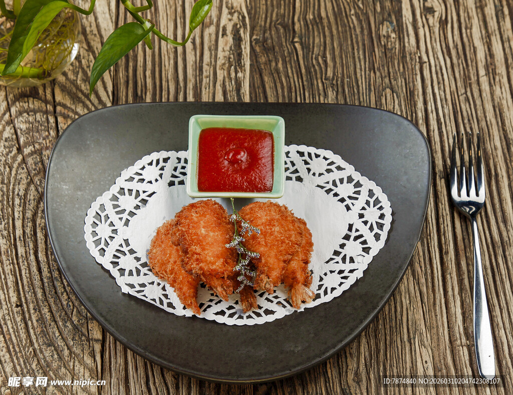 美味炸物配蘸酱