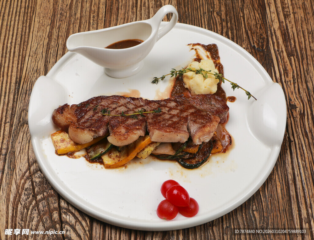 美味牛排摆盘精致