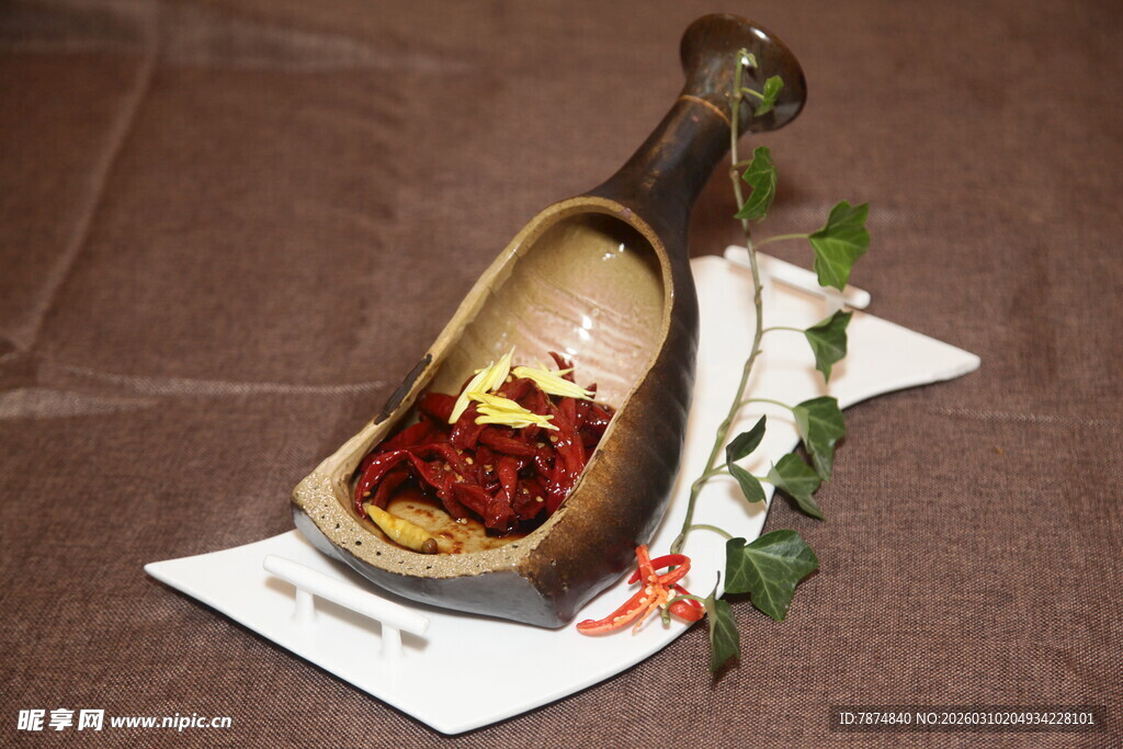 复古风金属勺配装饰花瓣