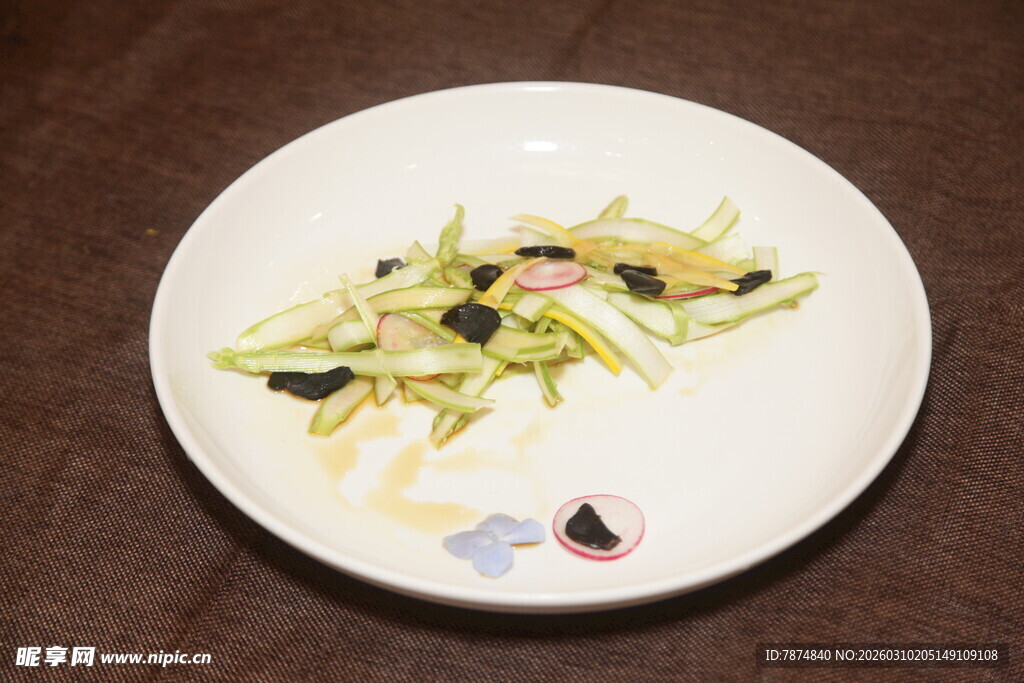 盘中清爽凉拌瓜丝