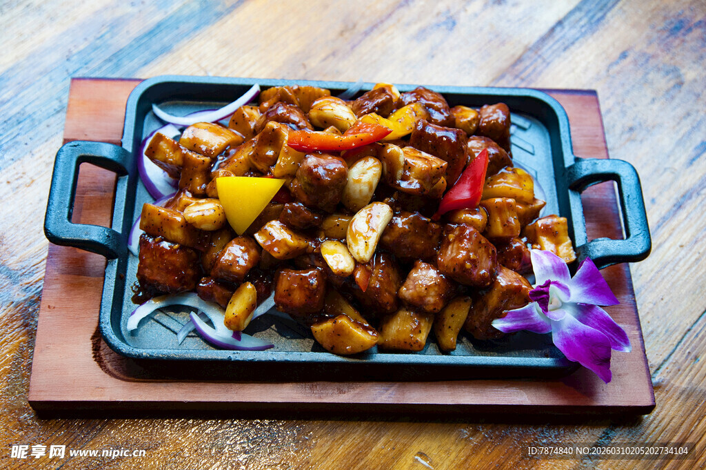 美味彩椒炒鸡丁