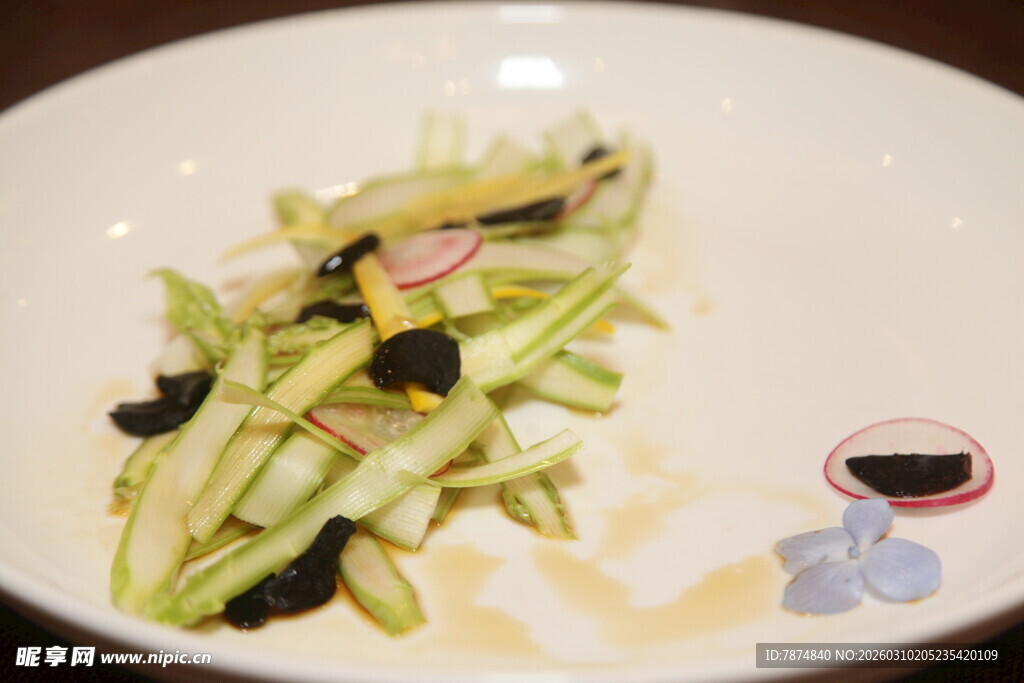 凉拌瓜丝配木耳