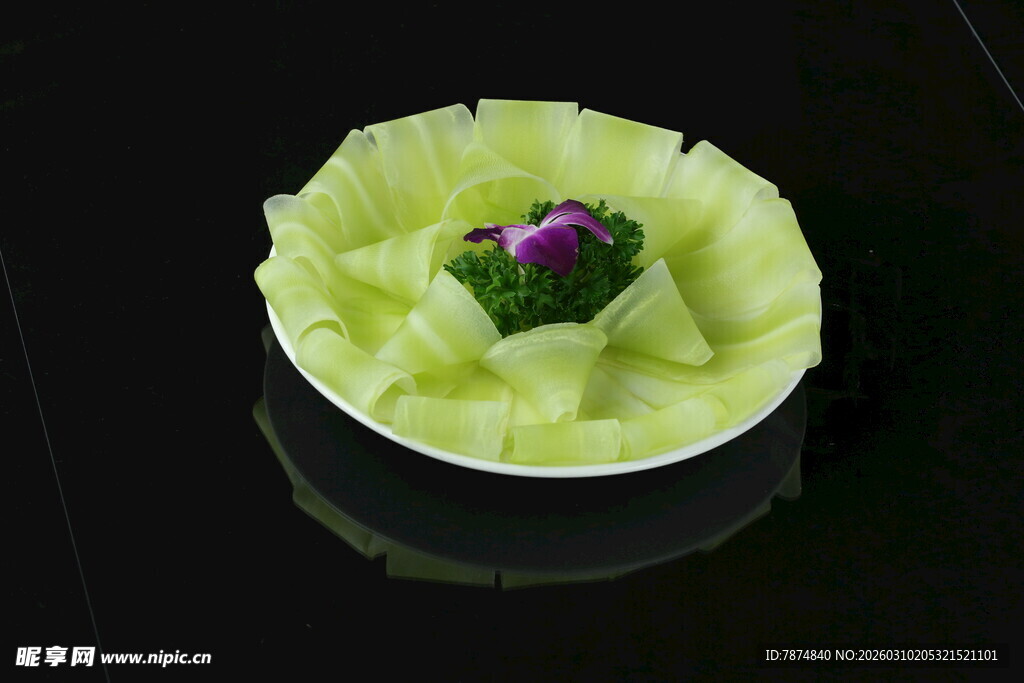 雕花瓜盅摆盘精致