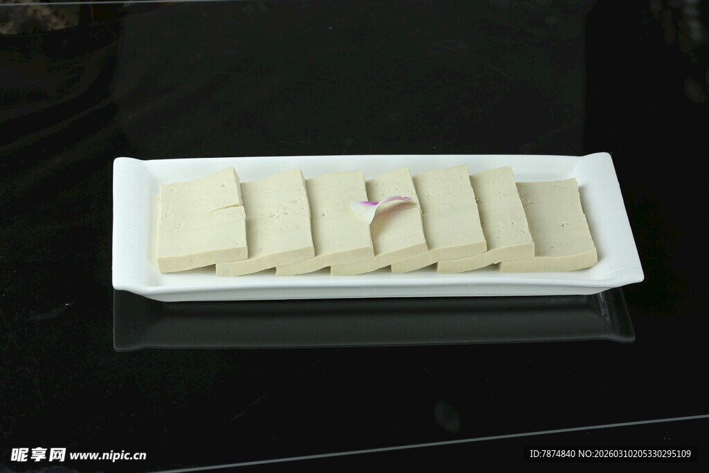 整齐摆放的美味白豆腐