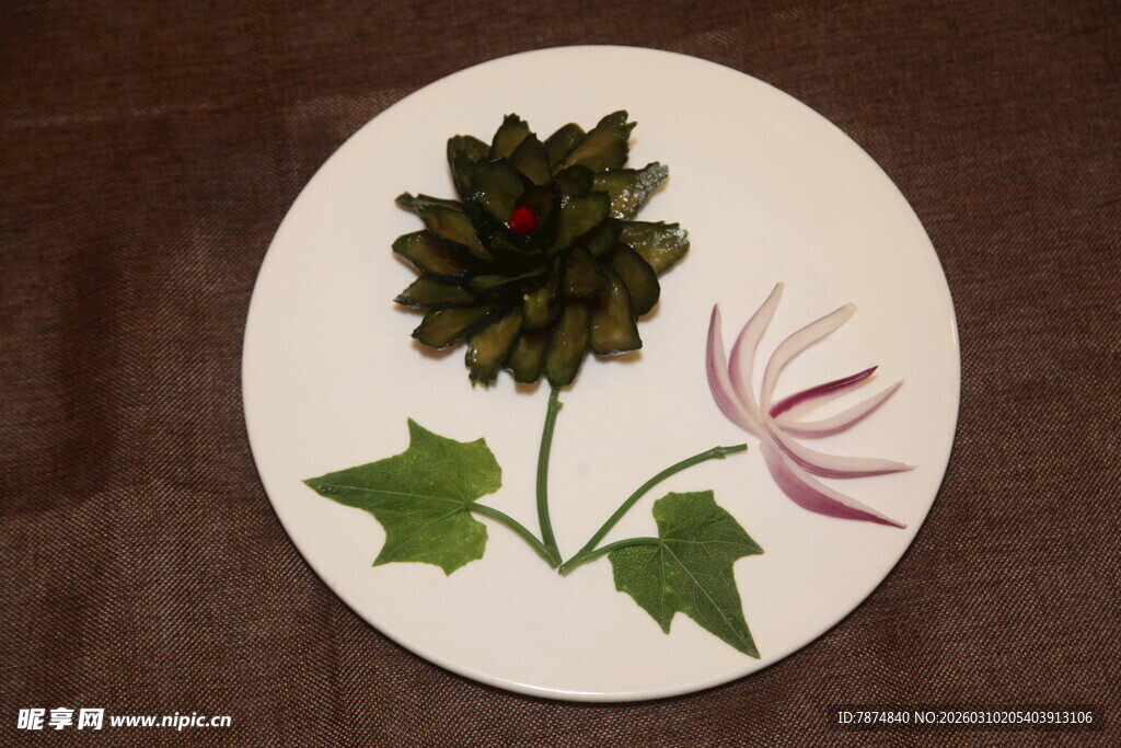 手绘花卉装饰圆盘