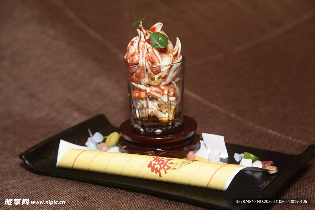 精美传统人偶摆件展示