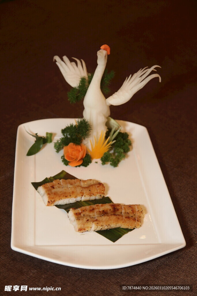 仙鹤造型美食摆盘艺术