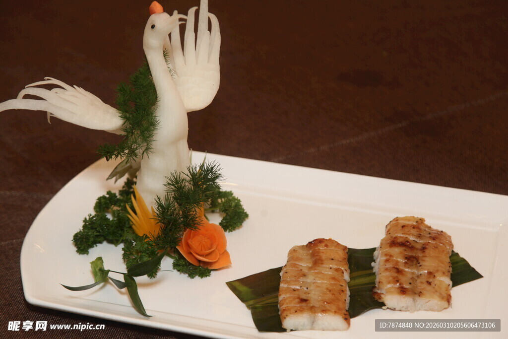 精致摆盘的特色美食