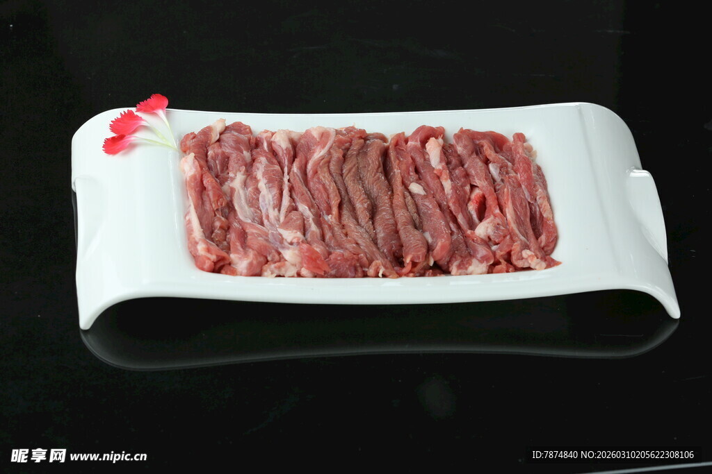 新鲜牛肉切片摆盘
