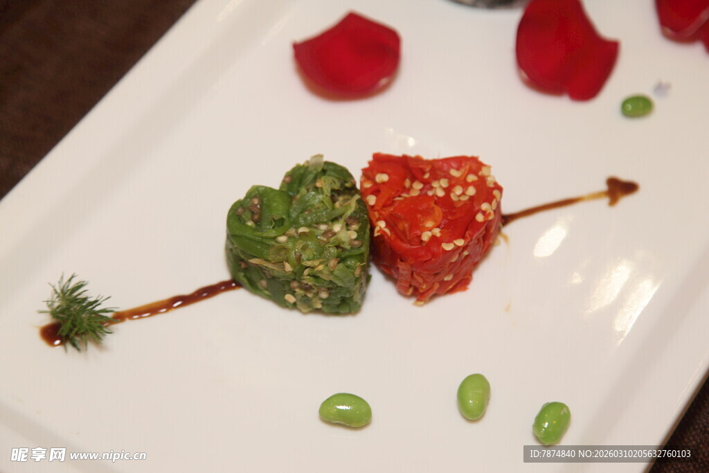 精致双色肉丸摆盘