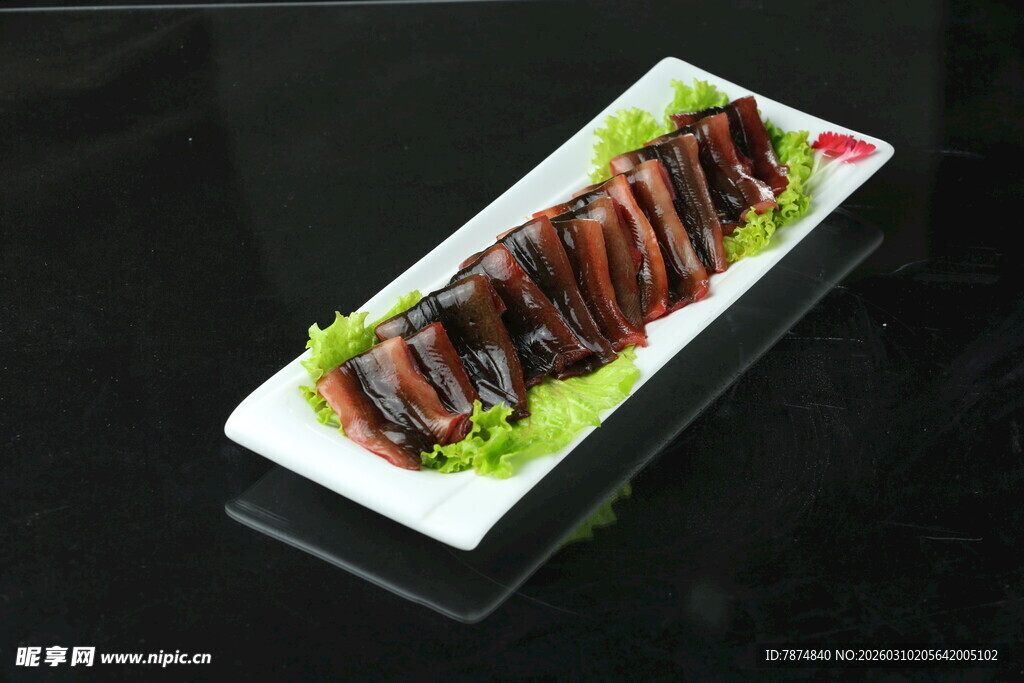 美味酱牛肉摆盘展示