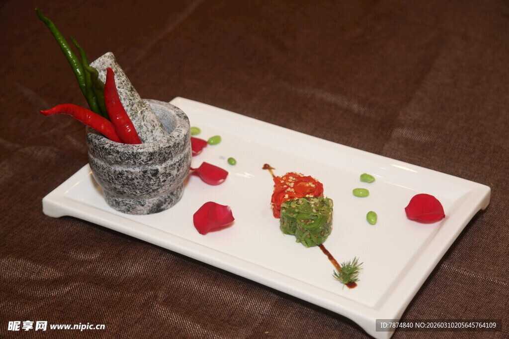 创意摆盘的精致美食