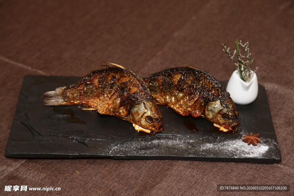 美味烤鱼类摆盘展示