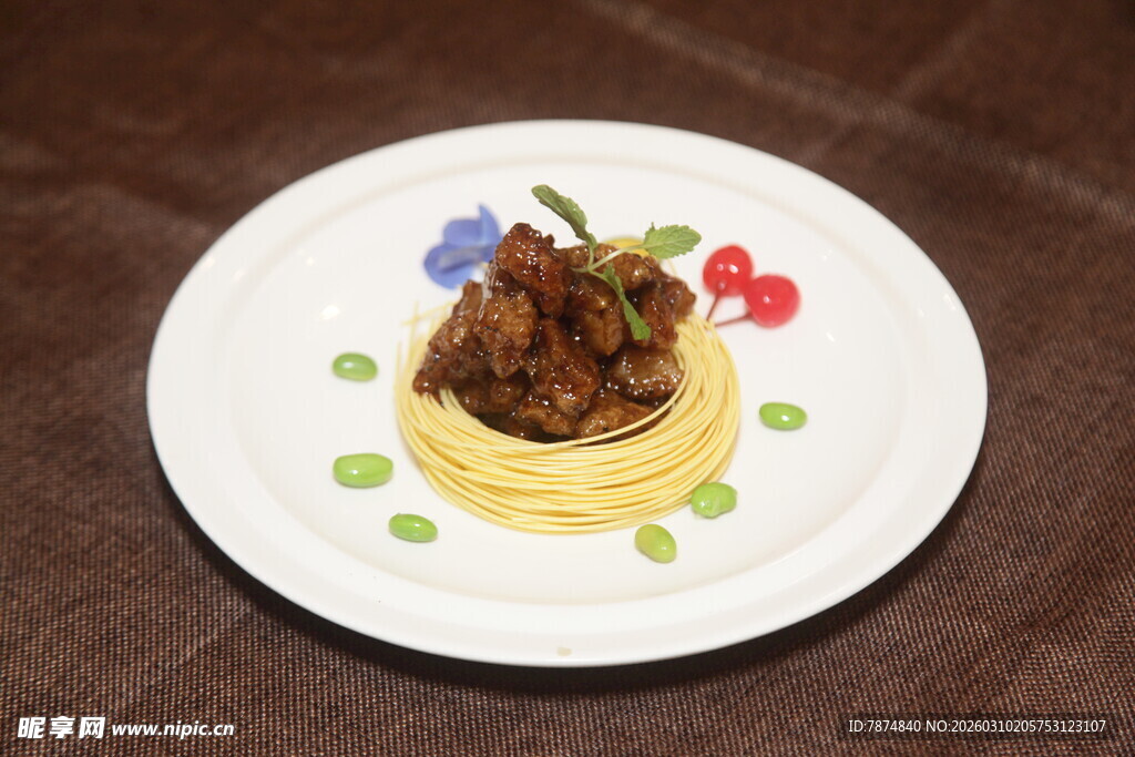 精致意面料理摆盘