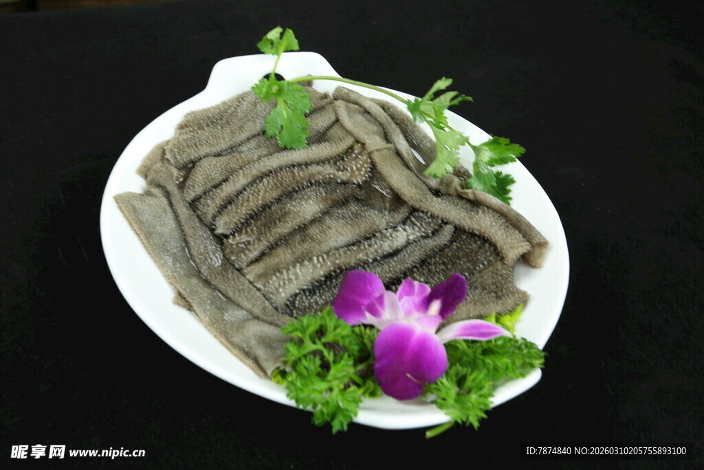 鲜切毛肚摆盘精致