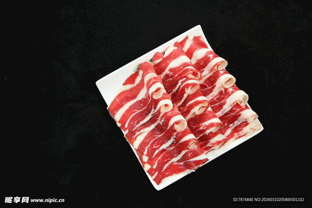 新鲜美味的卷状肥牛片