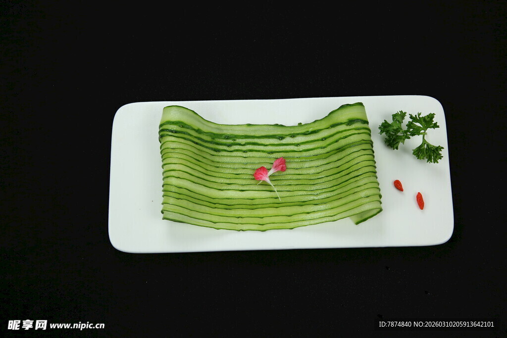 翠绿千层糕摆盘精致