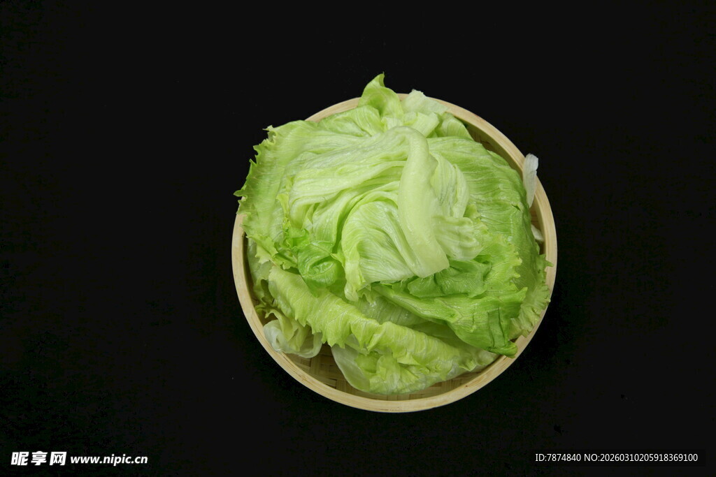 碗中的新鲜生菜