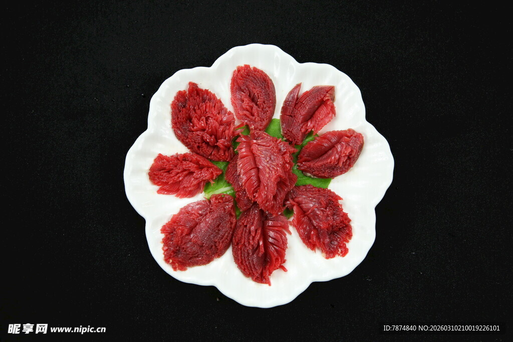 摆盘精致的美味小龙虾