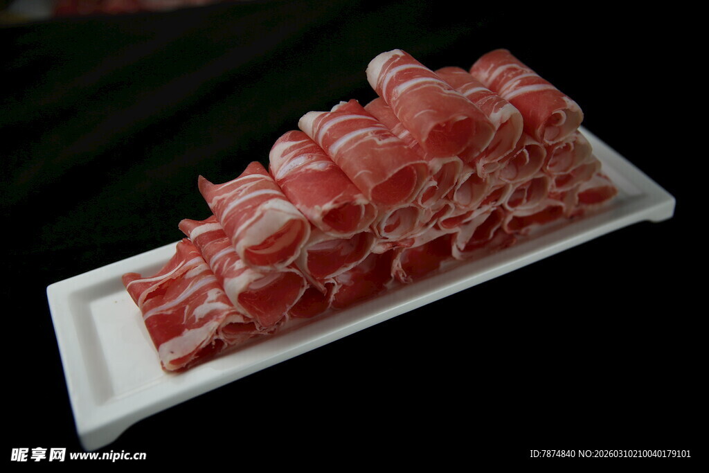 新鲜美味的精致羊肉卷