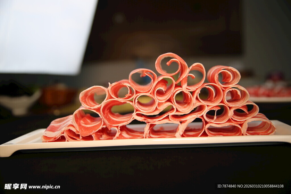 创意红色卷状艺术摆件