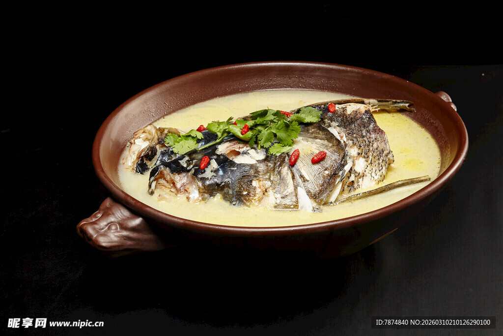 美味滋补的特色炖鱼