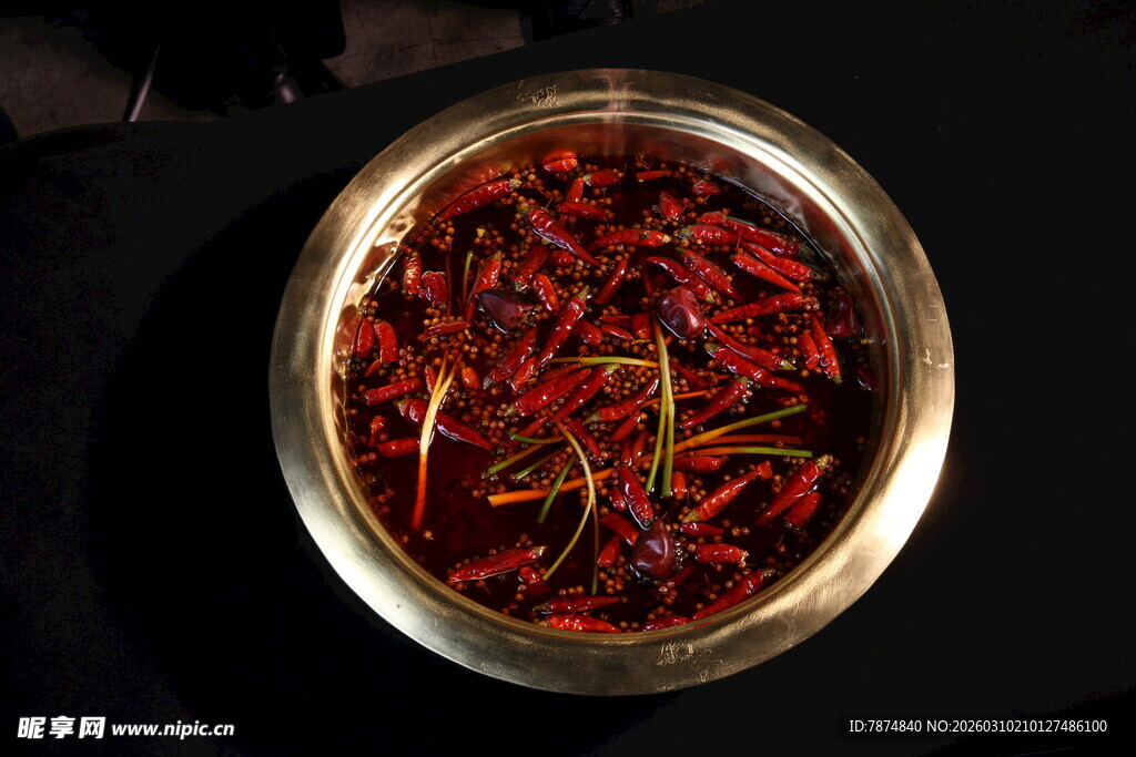 一碗红艳艳的干辣椒