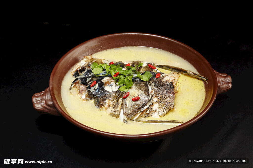 特色砂锅鱼 鲜香好滋味