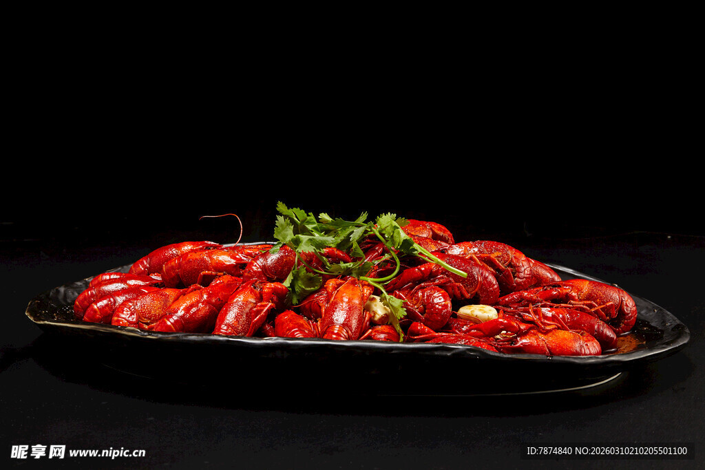 美味小龙虾摆盘精致