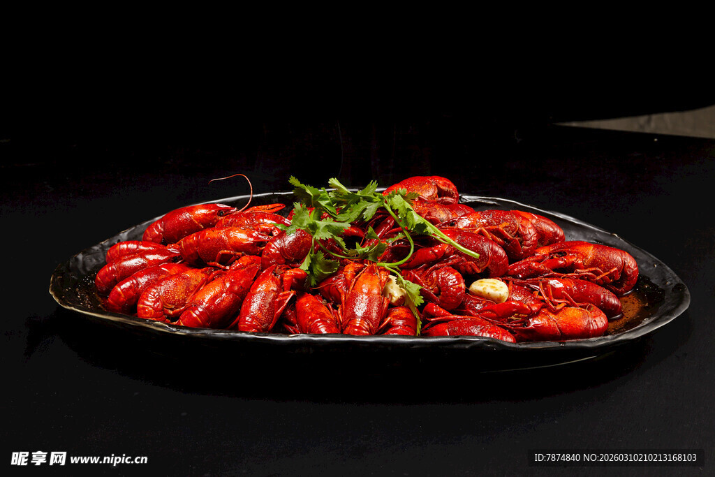 美味小龙虾摆盘诱人