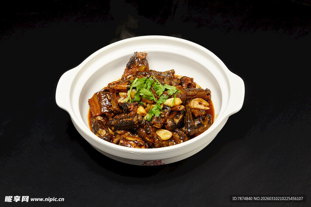 美味红烧牛尾砂锅