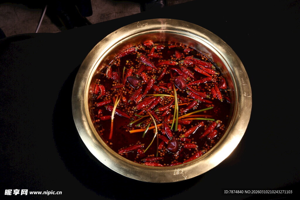 一碗红艳艳的干辣椒