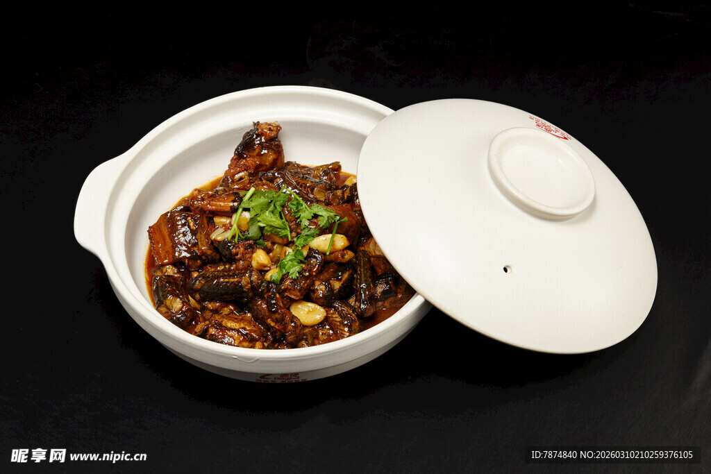 砂锅美味菜肴 鲜香诱人