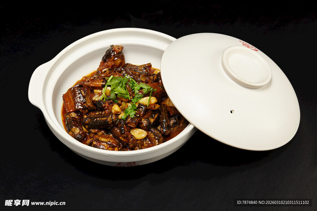 砂锅美食 鲜香诱人