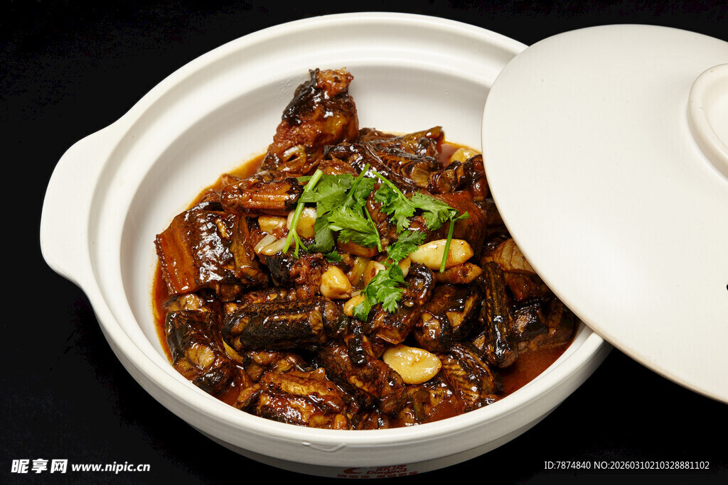 美味鳝鱼煲 鲜香诱人