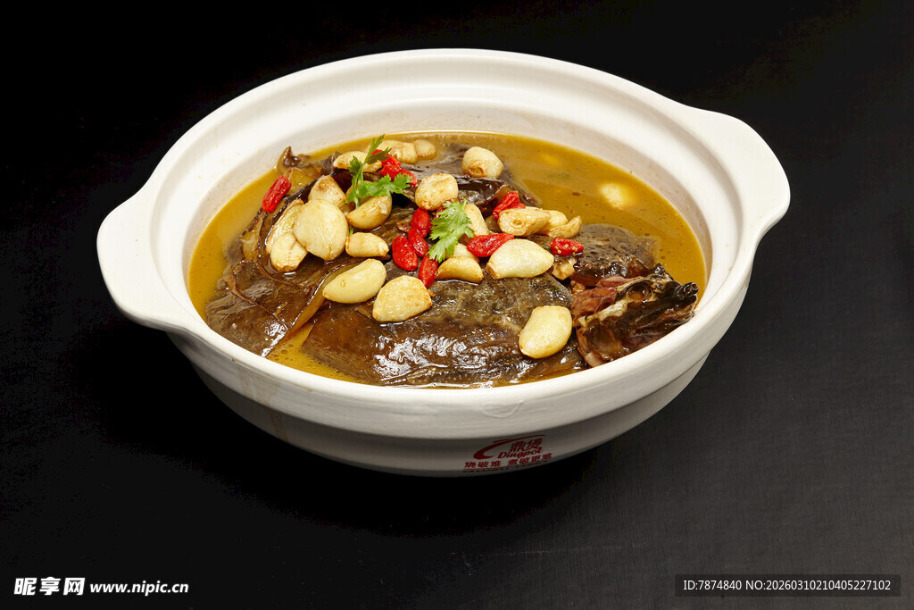 滋补菌汤砂锅煲