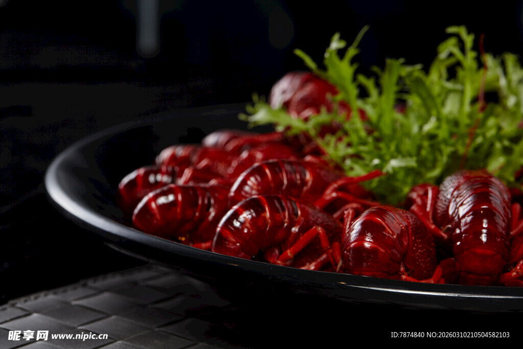 新鲜诱人的红色小龙虾