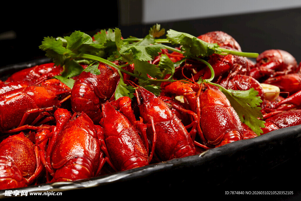 美味小龙虾摆盘诱人