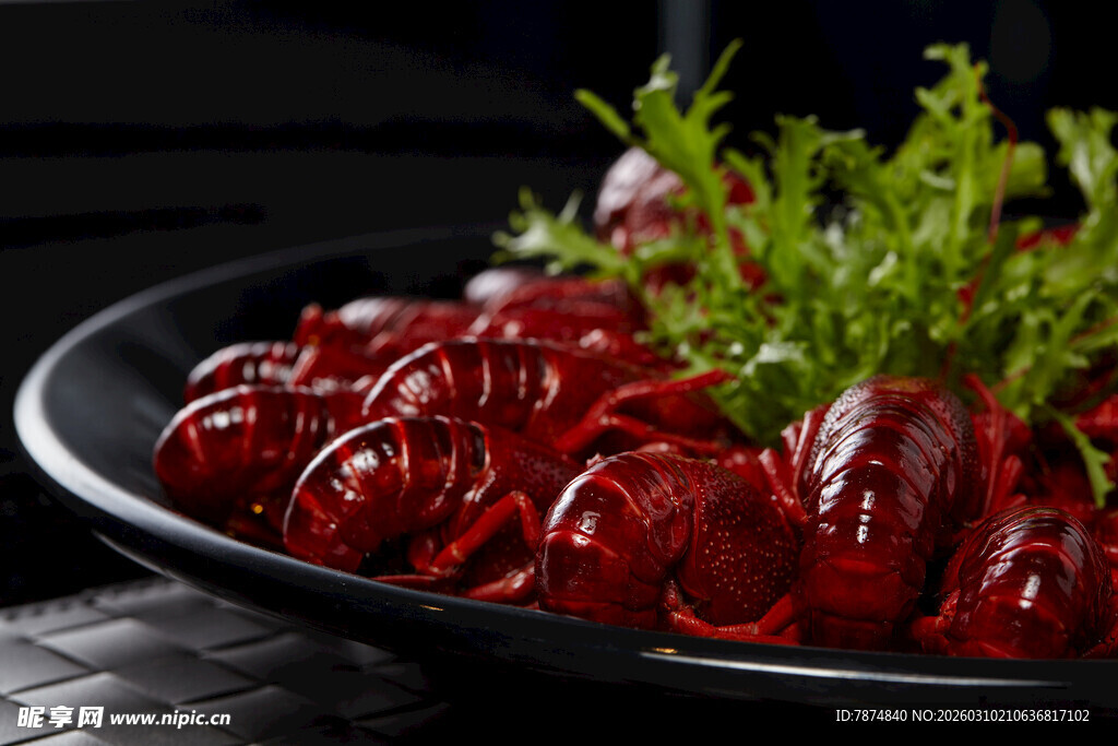 美味小龙虾摆盘精致