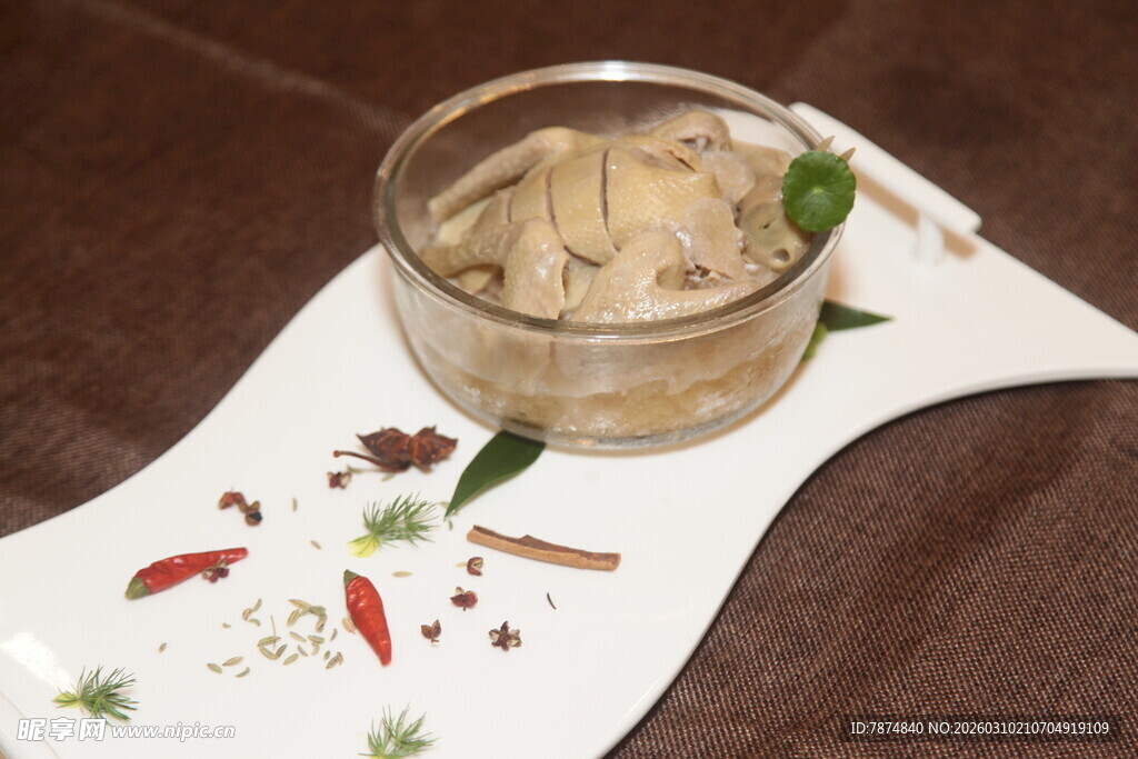 碗中美味菌菇 香料相伴