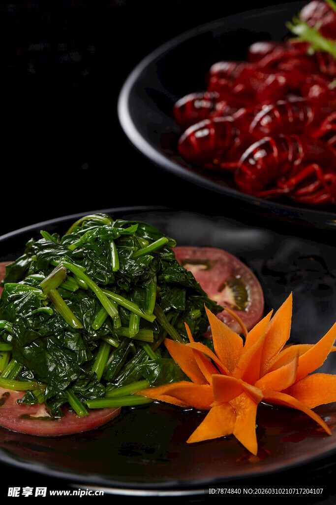 精致摆盘蔬菜与水果