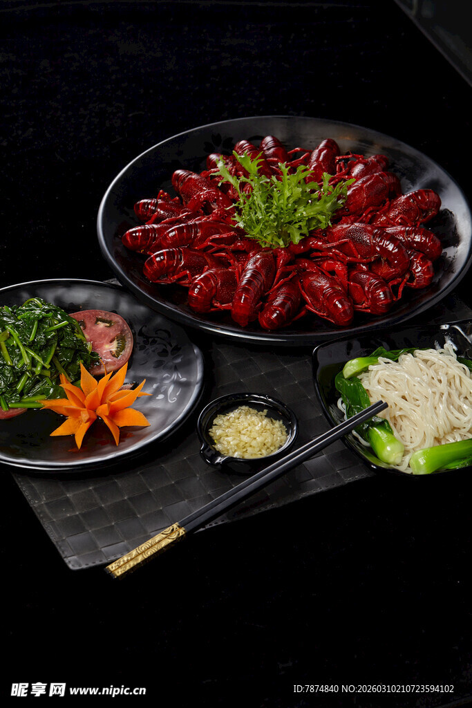 美味小龙虾拼盘美食盛宴