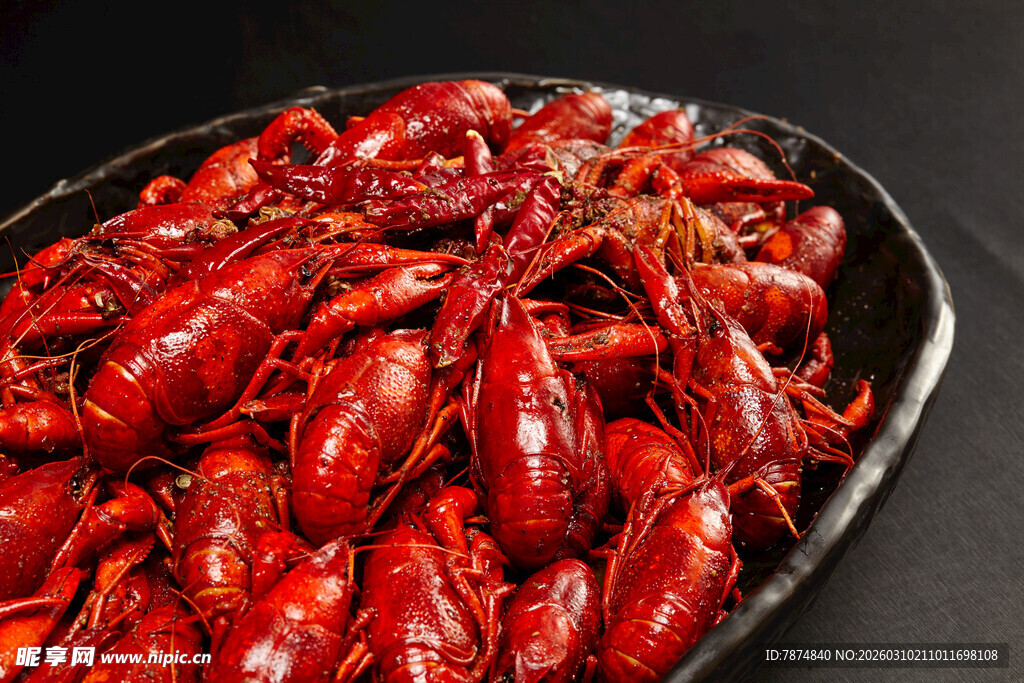 满满一盆香辣小龙虾