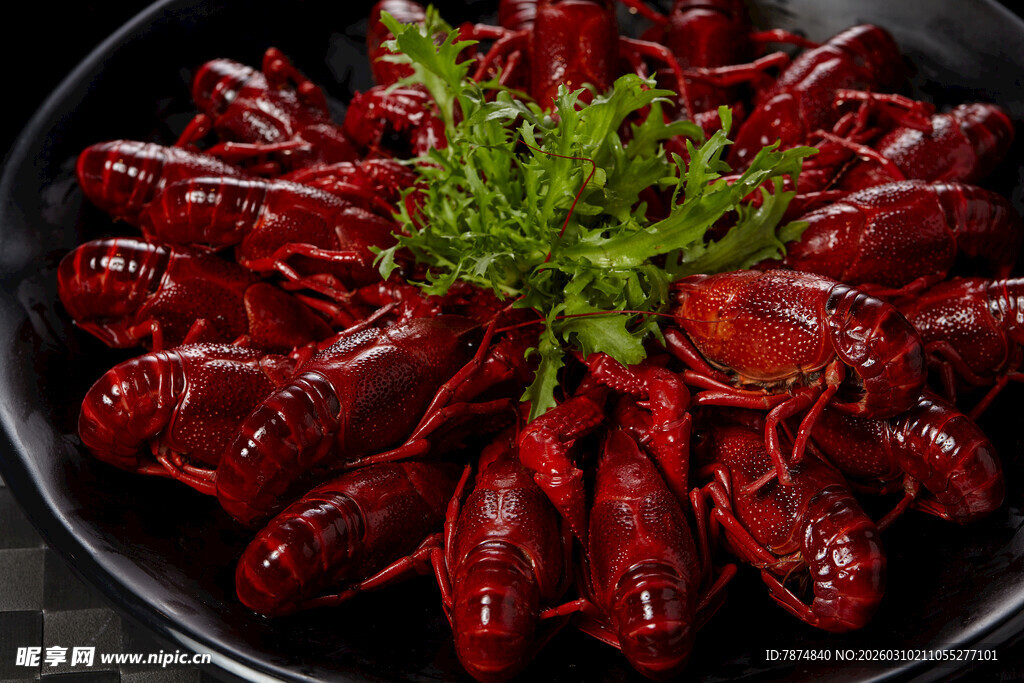 美味小龙虾摆盘精致