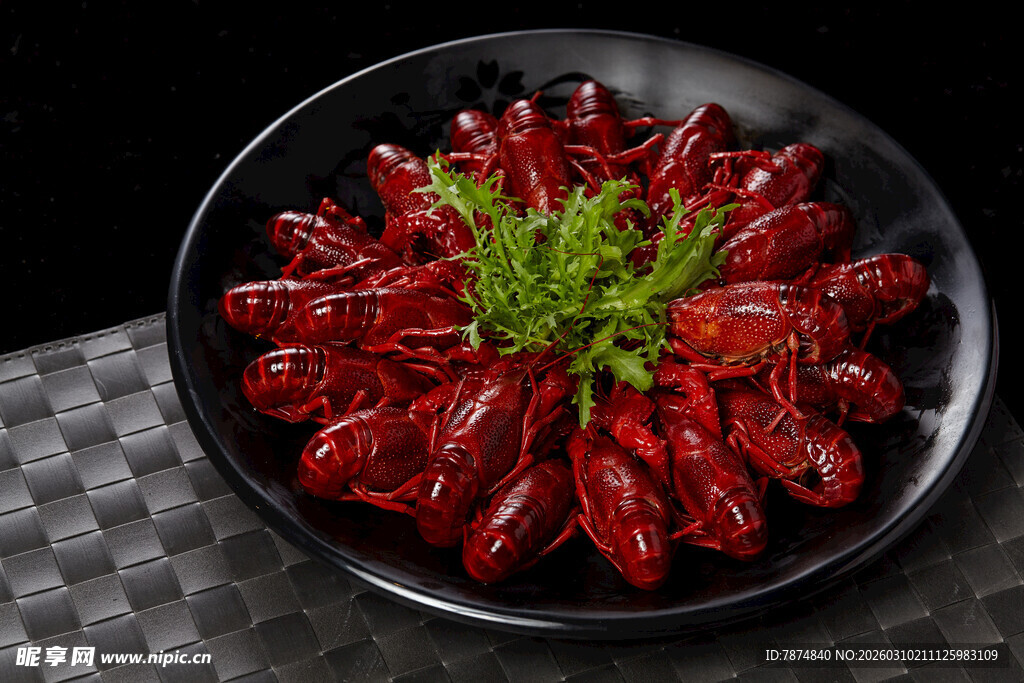 美味小龙虾摆盘精致