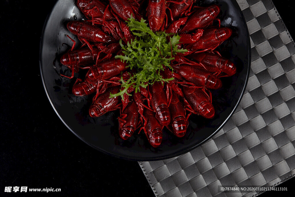 一盘美味小龙虾