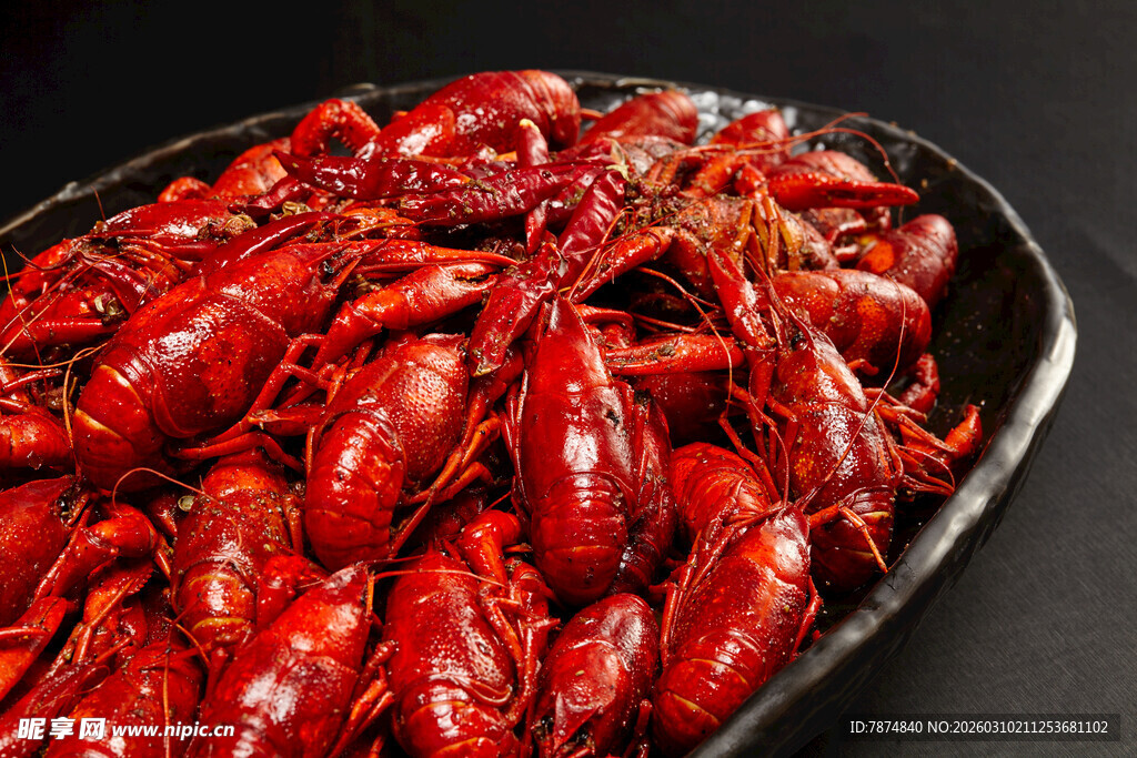 一盘诱人的美味小龙虾