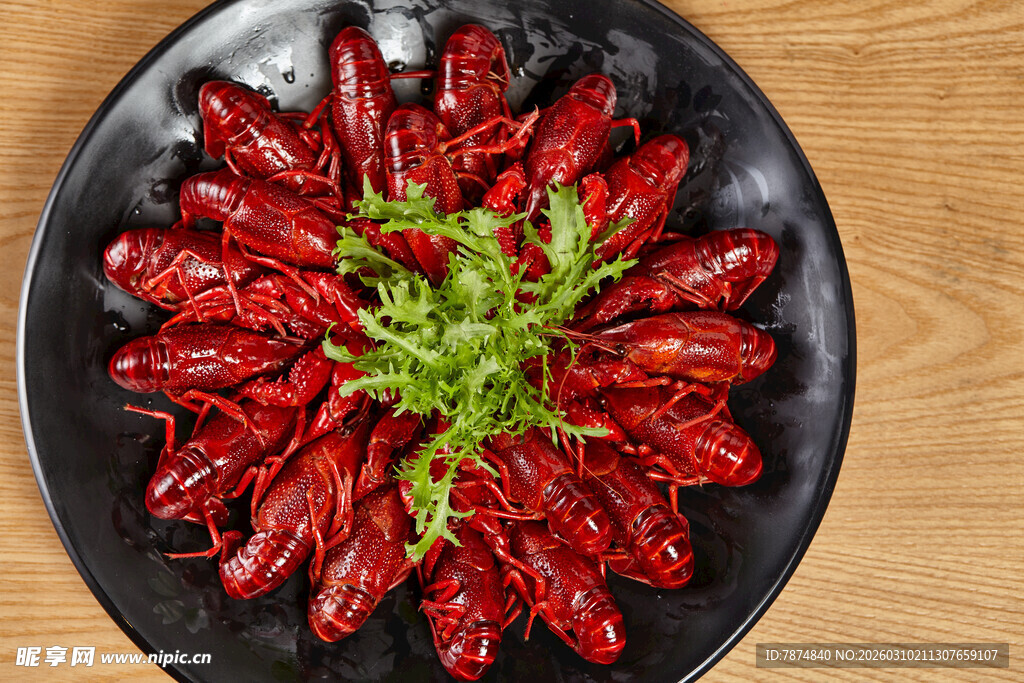 美味小龙虾摆盘精致